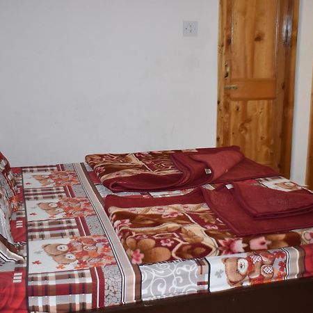 White House Kasol Exterior photo