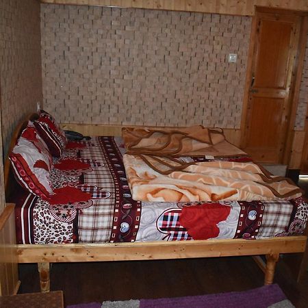 White House Kasol Exterior photo