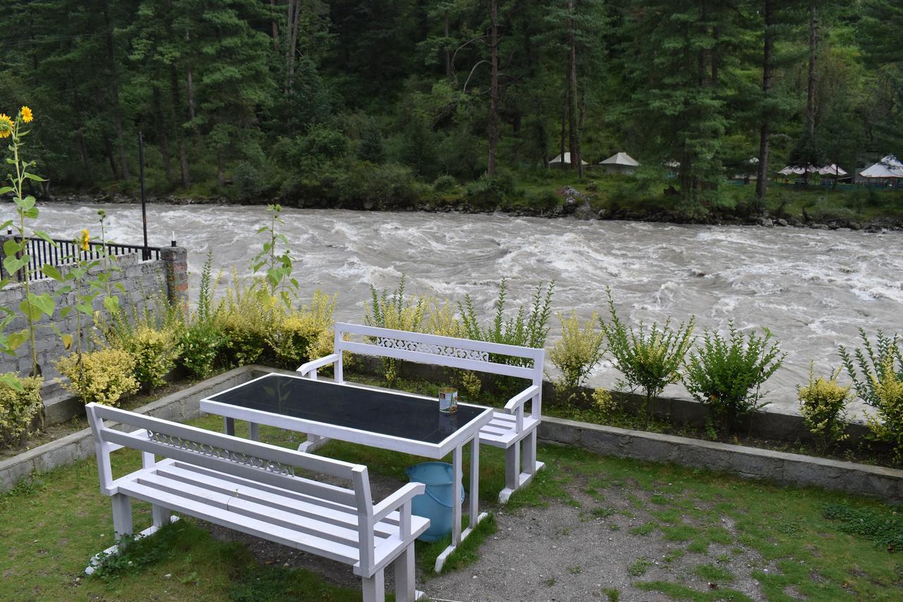 White House Kasol Exterior photo