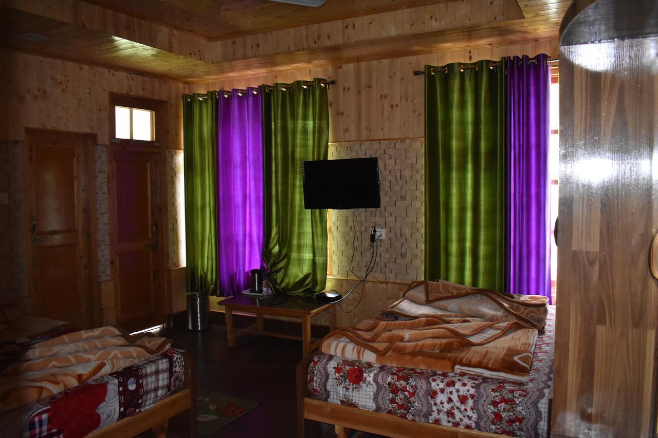 White House Kasol Exterior photo