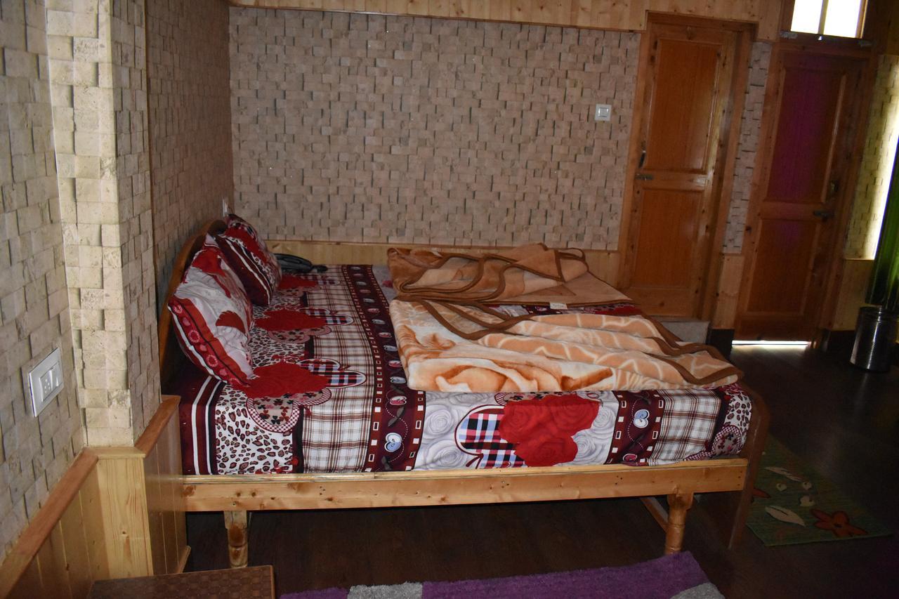 White House Kasol Exterior photo