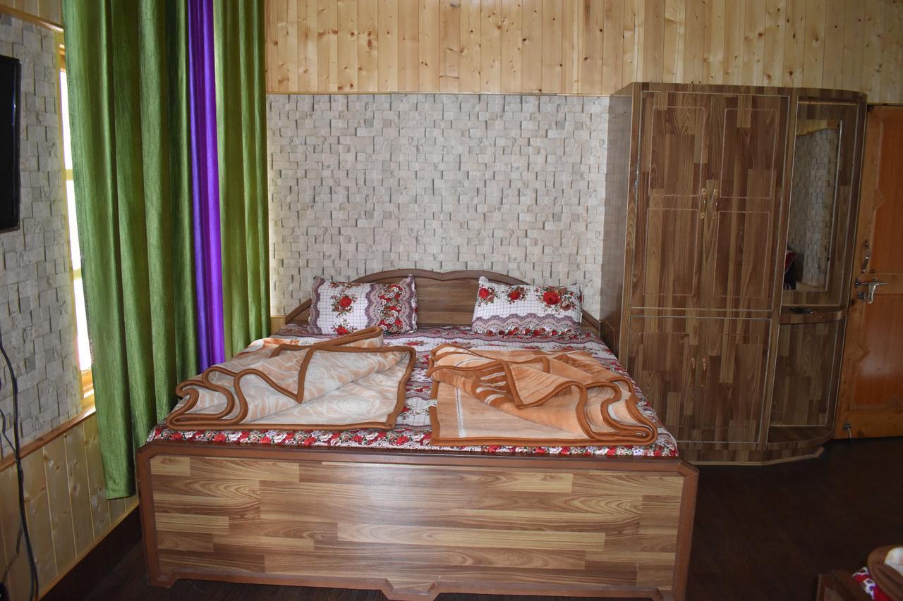 White House Kasol Exterior photo